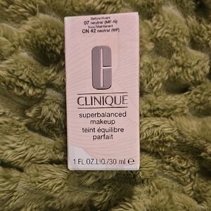 Clinique Superbalanced Makeup in Neutral Shade